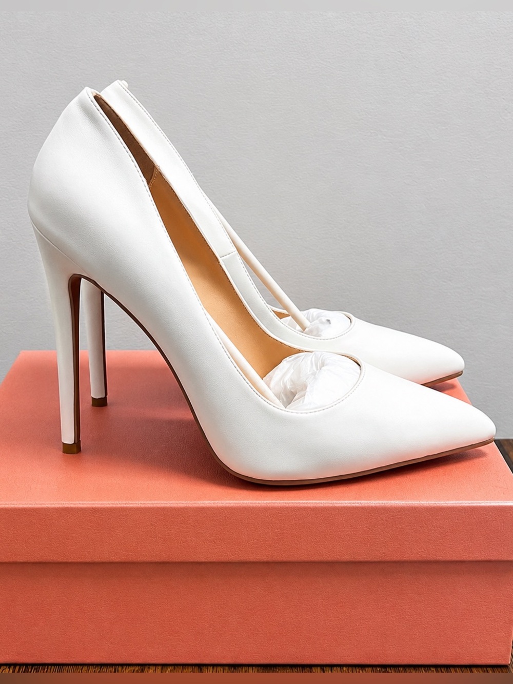 NWT Classic White Stilettos - Picture 3 of 8